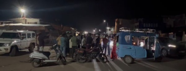 इलाज में लापरवाही : स्वास्थ्य केंद्र में डॉक्टर नहीं मिलने पर युवक के मौत, हाईवे पर लोगों ने किया चक्काजाम
