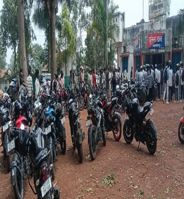एक्शन :  मैनपाट की सड़कों पर तेज रफ्तार का कहर, मॉडिफाइड साइलेंसर वाली 60 बाइक जब्त