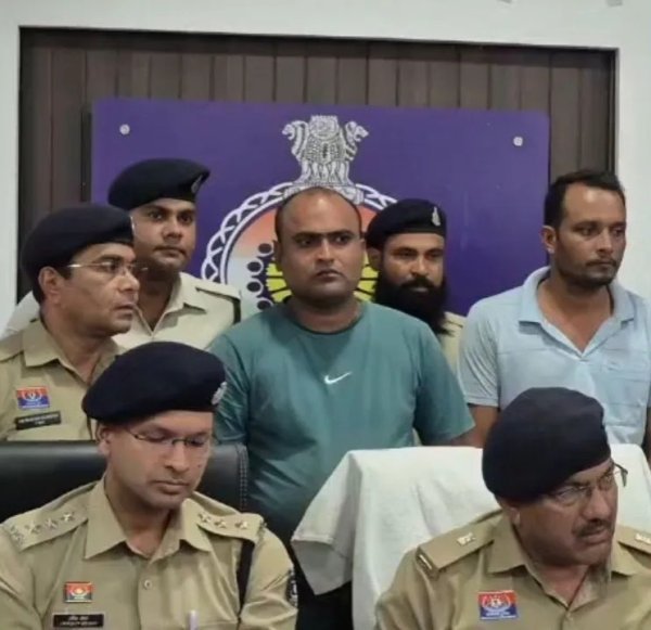 ऑनलाइन कर्ज ने बनाया चोर : सूने घरों को निशाना बनाने वाले चोर गिरफ्तार, सोना-चांदी समेत लाखों का माल बरामद