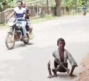 दिव्यांगता बनी मजबूरी : सुविधाओं से दूर दिव्यांग गणेश, ट्राइसाइकिल के लिए वर्षों से कर रहा इंतजार