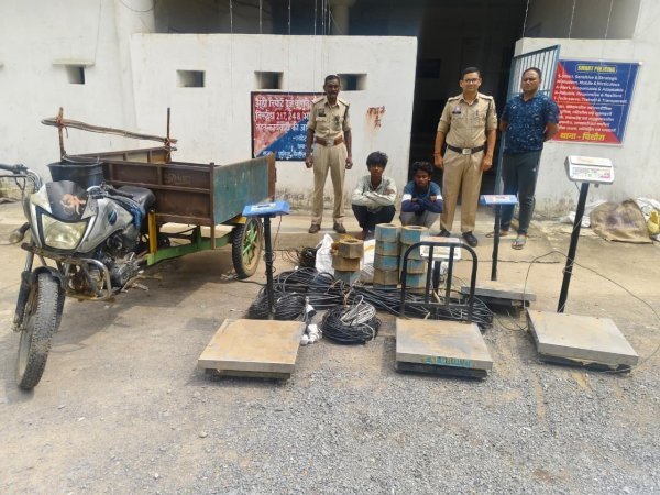 चोरी का खुलासा : सीसी कैमरा, तौल कांटा समेत सामान चोरी करने वाले दो आरोपी गिरफ्तार