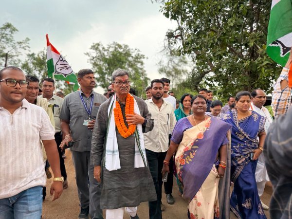 जनहित मुद्दों पर चर्चा : सरायपाली दौरे पर डॉ. चरण दास महंत ने दिया एकजुटता का संदेश