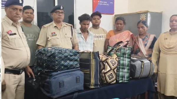 कार्रवाई : रेलवे स्टेशन पर 55 किलो गांजा जब्त, दो महिलाओं समेत 4 तस्कर गिरफ्तार
