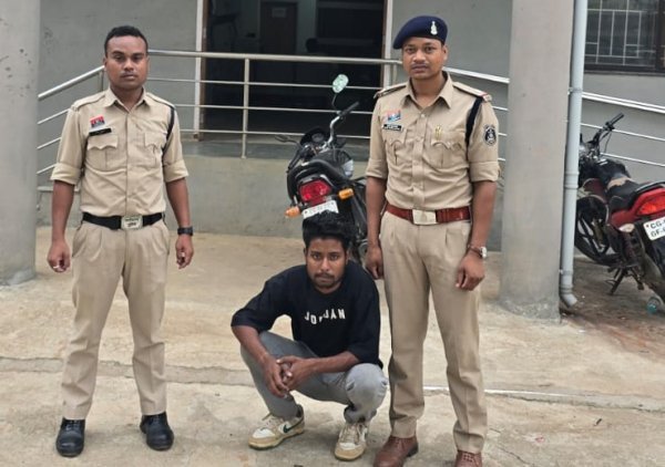 दहशत फैलाने वाला युवक गिरफ्तार : ओम अस्पताल के पास 11.5 इंच का चाकू लहराकर लोगों को डरा रहा था आरोपी