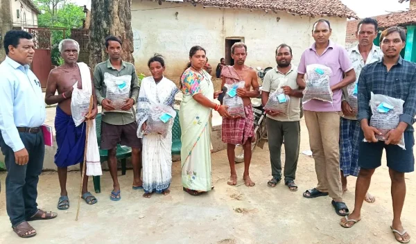 दलहन खेती को बढ़ावा : महासमुंद में किसानों को बांटे गए उड़द के उन्नत बीज, फसल विविधीकरण पर जोर