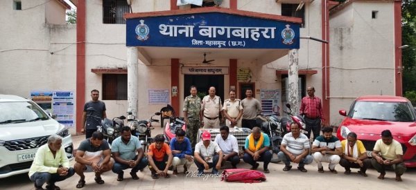 हाईप्रोफाइल जुआ : पुलिस की रेड में 12 गिरफ्तार, 20 लाख से ज्यादा का माल जब्त, 4 फरार