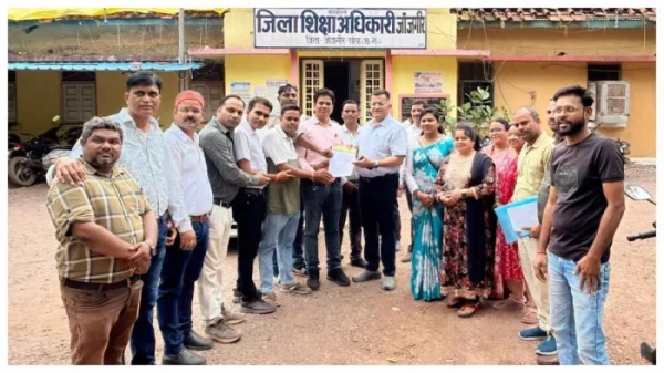 रायपुर में गूंजेगी शिक्षकों की आवाज : आज विधानसभा घेराव की तैयारी पूरी, DEO को सौंपा ज्ञापन