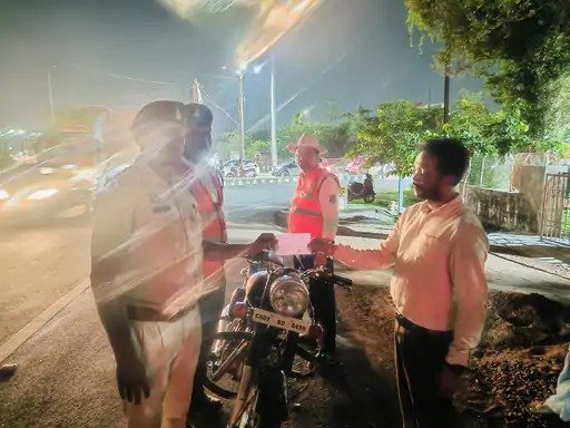 एक्शन : मॉडिफाइड साइलेंसर के खिलाफ दुर्ग पुलिस सख्त, युवक पर 5 हजार जुर्माना