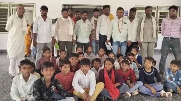 मुरैना में दावों की खुली पोल : दलदल लांघकर कलेक्ट्रेट पहुंचे नौनिहाल, कैलारस में 3 महीने में ही उखड़ी सड़क