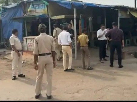 सड़क सुरक्षा अभियान : NH-49 पर अवैध कब्जों पर कार्रवाई, 41 वाहन चालकों से वसूला गया जुर्माना