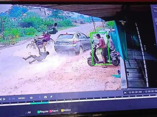 रफ्तार का कहर : कार की टक्कर से हवा में उछले बाइक सवार 3 युवक, CCTV में कैद हादसा