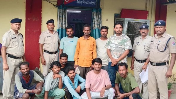 खुलासा : ट्रैक पर JCB बकेट रखकर कराई मालगाड़ी डिरेल, 10 आरोपी गिरफ्तार