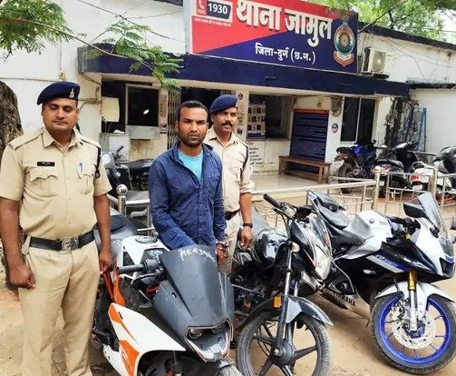 कार्रवाई : अंतरजिला बाइक चोर गिरफ्तार, तीन जिलों से चोरी की 3 बाइक बरामद