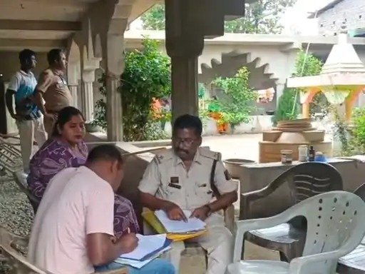 घर में लगी आग : सोते समय बुजुर्ग दंपती की जलकर मौत, ग्रामीणों ने जताई हत्या की आशंका
