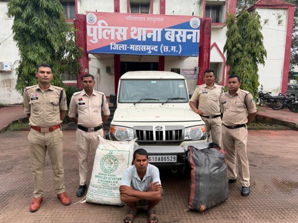 पुलिस का प्रहार : बोलेरो में छिपाकर ले जा रहा था 25 लाख का गांजा, तस्कर गिरफ्तार