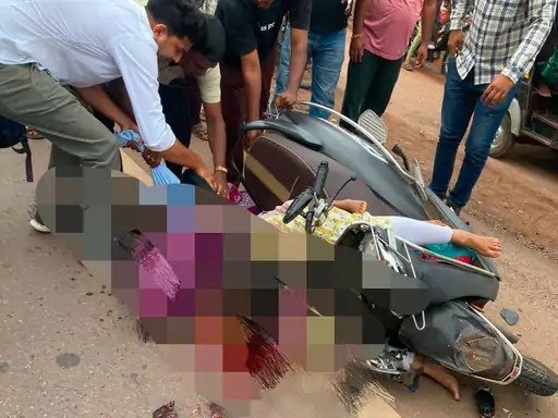 हादसा : ट्रैक्टर ने स्कूटी को रौंदा, 4 लोगों की मौत, बच्चा गंभीर घायल