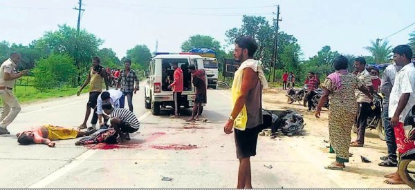 सड़क हादसा : तेज रफ्तार टैंकर स्कूटी को मारी टक्कर, दो किशोरों की मौके पर ही मौत एक गंभीर रूप से घायल
