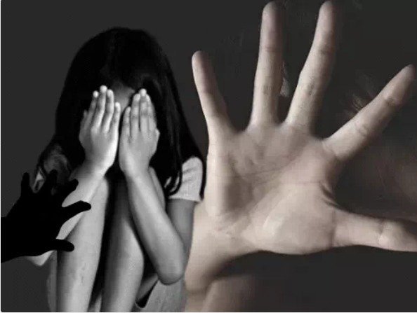खाकी पर सवाल : दुर्ग में पिता ने 7 साल की बेटी से की दरिंदगी, ASI चाचा पर मामला दबाने का आरोप
