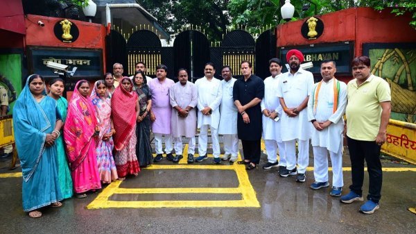 बुलडोजर विवाद : नकटी गांव कार्रवाई पर कांग्रेस पहुंची राजभवन, राज्यपाल से हस्तक्षेप की मांग