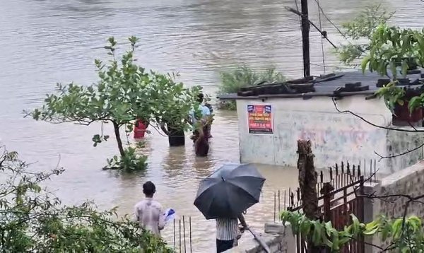 बारिश का कहर : बिलासपुर में जलभराव से कई इलाके डूबे, घरों में घुसा पानी, राहत कार्य जारी
