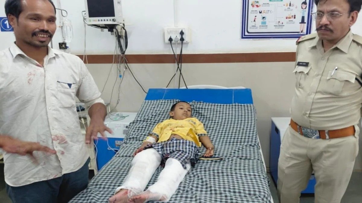 नागपुर सड़क हादसे में घायल मासूम को अस्पताल ले जाने वाली एंबुलेंस।