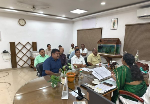 मुलाकात :  जिला पंचायत की नई CEO अनुपमा आनंद से मिला जिला सचिव संघ, विभागीय मुद्दों पर चर्चा