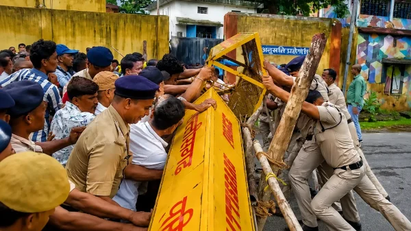 नाबालिग छात्रा की मौत पर फूटा गुस्सा : आरोपियों की गिरफ्तारी की मांग को लेकर सड़क पर उतरे दो समाज