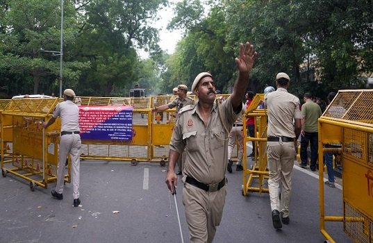 मुख्य रास्तों पर आवाजाही बंद