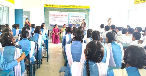 साइबर सुरक्षा प्रशिक्षण : साइबर अपराधों से बचाव की सीख, घुंचापाली के छात्रों को पुलिस ने किया जागरूक