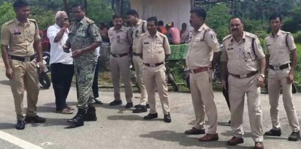 किसानों का प्रदर्शन : 8 साल से अटका मुआवजा, कोरिया के भूमि मालिकों ने प्रशासन के खिलाफ खोला मोर्चा