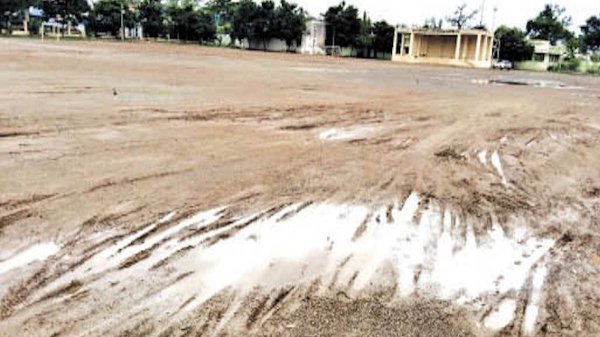 मैदान बदहाल : न मैदान दुरुस्त, न सुविधाएं पूरी, कैसे निखरेगी खेल प्रतिभा