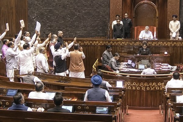 संसद में NEET विवाद पर फिर बवाल : सरकार चर्चा को तैयार, विपक्ष शिक्षा मंत्री के इस्तीफे पर अड़ा