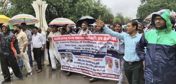 CHO वेतनमान विवाद : सामुदायिक स्वास्थ्य अधिकारियों का प्रदर्शन, सरकार से न्याय की गुहार