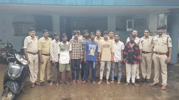 धमतरी लूटकांड का खुलासा : अंतरराज्यीय गिरोह के 8 आरोपी गिरफ्तार, स्कूटी और मोबाइल बरामद