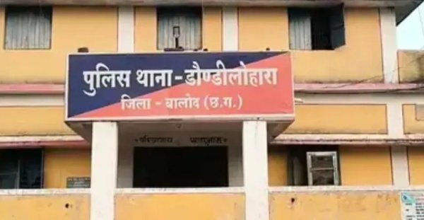 एक मिनट की देरी बनी वजह : बालोद में शिक्षक पर छात्र को पीटने का आरोप, पुलिस जांच शुरू