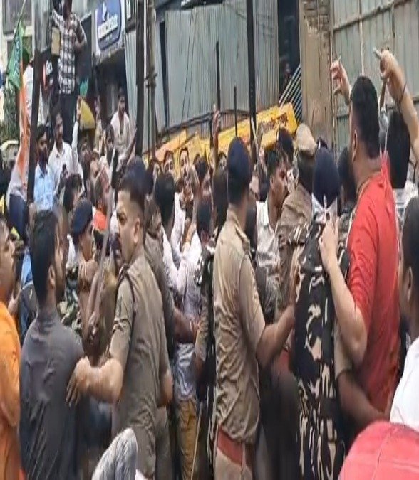 बवाल : कांग्रेस मुख्यालय घेराव विवाद में एक और FIR, 12 कांग्रेस नेताओं पर मामला दर्ज