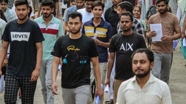 NEET रिजल्ट पर फिर बवाल: 305 की जगह 64, 522 की जगह 95 अंक देने का आरोप