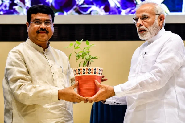 धर्मेंद्र प्रधान का इस्तीफा : क्या दबाव में आएगी मोदी सरकार या जारी रहेगी सख्त रणनीति ?