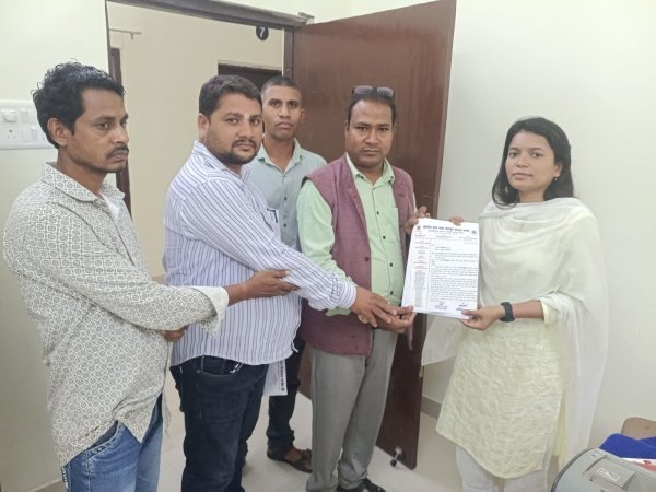 ड्रोन सर्वे पर पलौद में बढ़ा असंतोष : वर्षों से बसे मकान आबादी से बाहर, सरपंच संघ ने कलेक्टर को सौंपा ज्ञापन