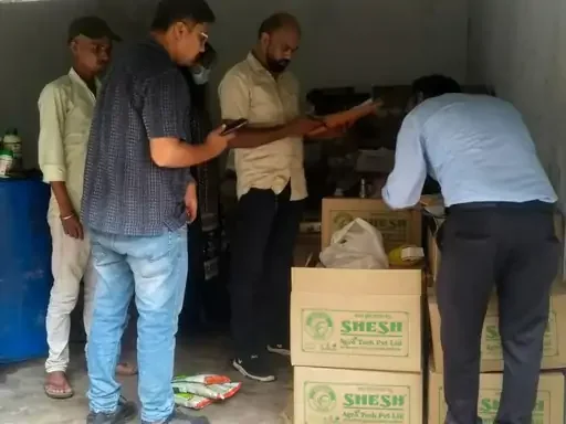 कृषि विभाग की छापेमारी : दुर्ग में बिना लाइसेंस बन रहे थे कीटनाशक, किसानों से भी हो रही थी अधिक वसूली