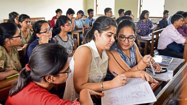 खुशखबरी : आर्थिक तंगी नहीं बनेगी पढ़ाई में रुकावट, SBI दे रहा ₹5 लाख तक की स्कॉलरशिप