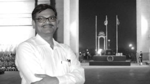 विदाई समारोह मातम में बदला : कार्यक्रम में गाना गाने के दौरान प्रोफेसर को हार्ट अटैक आने से मौत
