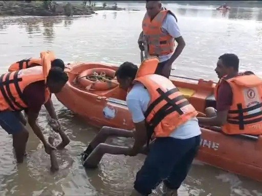खुशियाँ मातम में बदलीं : शिवनाथ नदी में बहे दो बच्चे, SDRF ने 1 किमी दूर से निकाला रेहान का शव