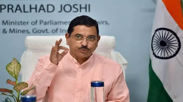 सरकार का बड़ा फैसला : धर्मेंद्र प्रधान का इस्तीफे के बाद अब प्रह्लाद जोशी संभालेंगे शिक्षा मंत्रालय की कमान