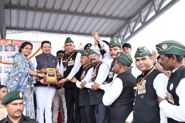 लोकार्पण : बसना में अमर शहीदों की स्मृति को मिला नया सम्मान, शहीद स्मारक का हुआ अनावरण