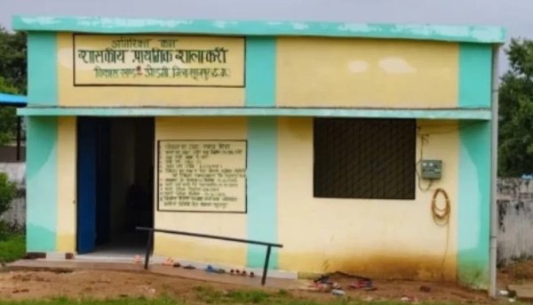 खुलासा : 9 शिक्षक पदस्थ, लेकिन स्कूल में मिला सिर्फ एक, सूरजपुर की शिक्षा व्यवस्था पर उठे सवाल