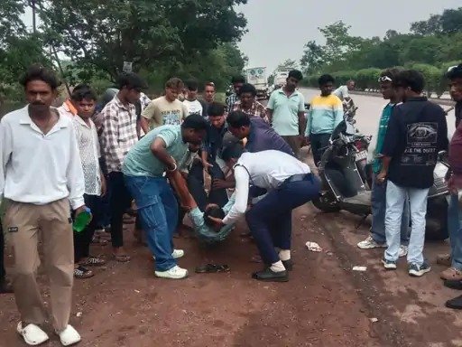 NH-53 पर सड़क सुरक्षा मजबूत : 6 महीने में 6,359 अवैध वाहन हटाए, 52 घायलों को मिली नई जिंदगी