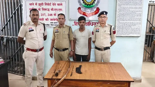 हथियार के दम पर आतंक : रायगढ़ में ग्रामीणों को धमकाने वाला युवक गिरफ्तार, आर्म्स एक्ट में भेजा गया जेल