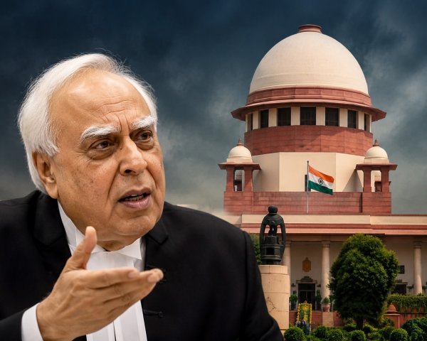 एंटी डिफेक्शन लॉ पर SC सख्त, कपिल सिब्बल की याचिका पर केंद्र को नोटिस