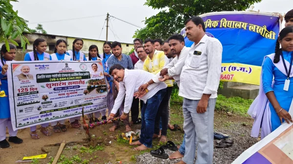 लखौली विद्यालय में छात्राओं को मिलेगी बेहतर सुविधा, आधुनिक शौचालय का हुआ भूमिपूजन